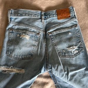 Levi’s 501 distressed skinny light wash